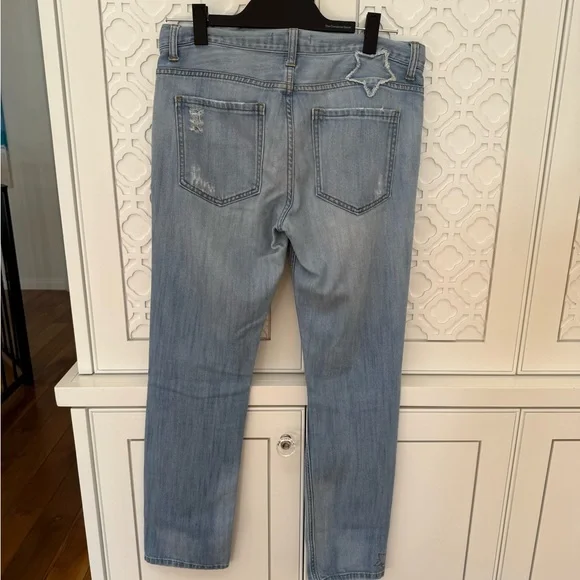 EIGHT DREAMS Star Patch Distressed Jeans. Great straight leg style. - Picture 2 of 8